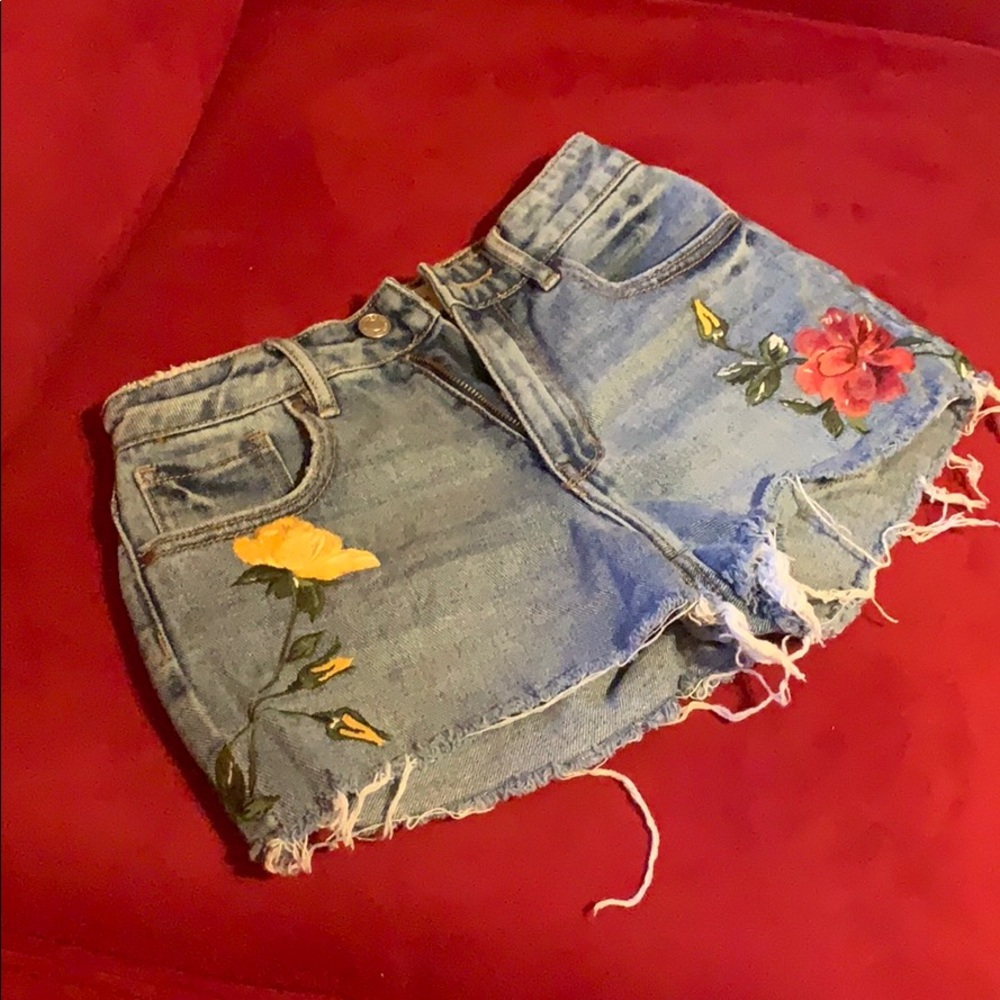 Flower printed jean shorts 🌺🌼